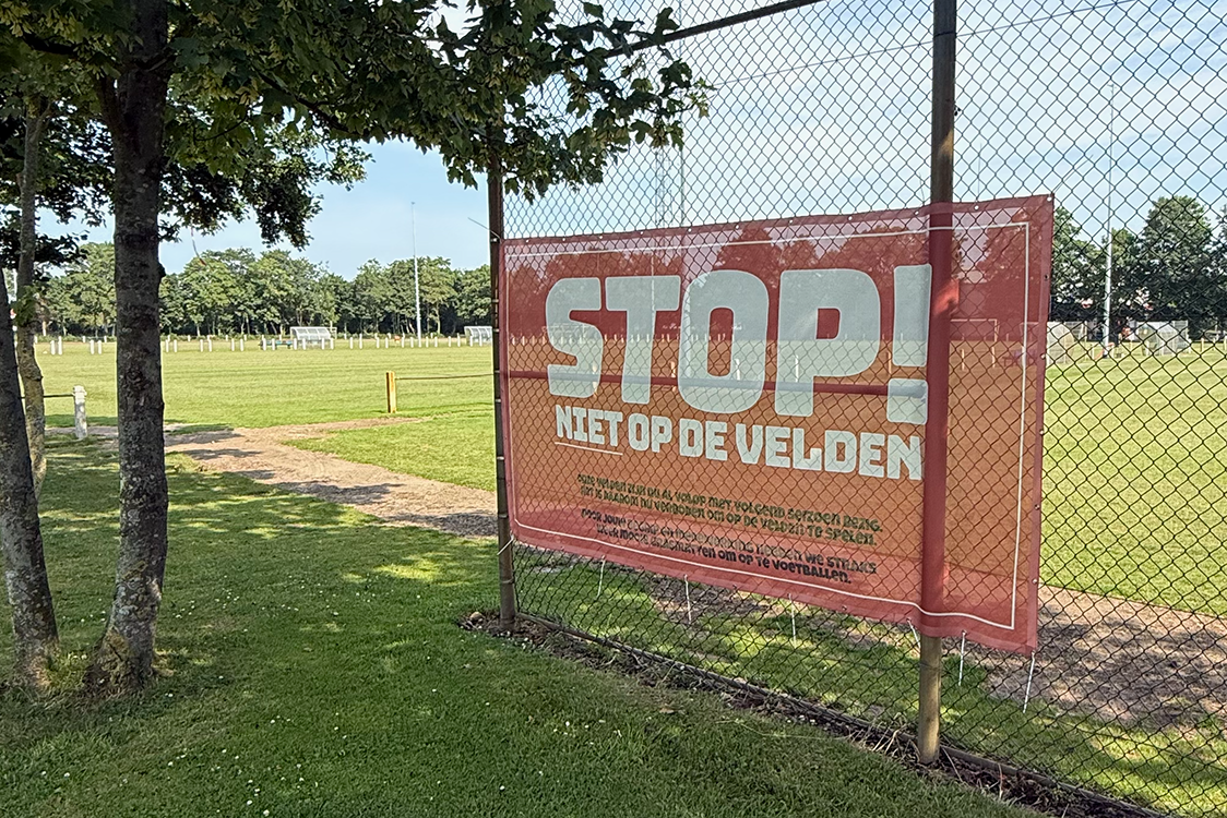 Stop, niet op de velden!
